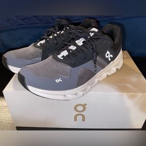 On Cloud Shoes
Cloudrunner Wide
Eclipse | Frost 
Size 10 Men’s